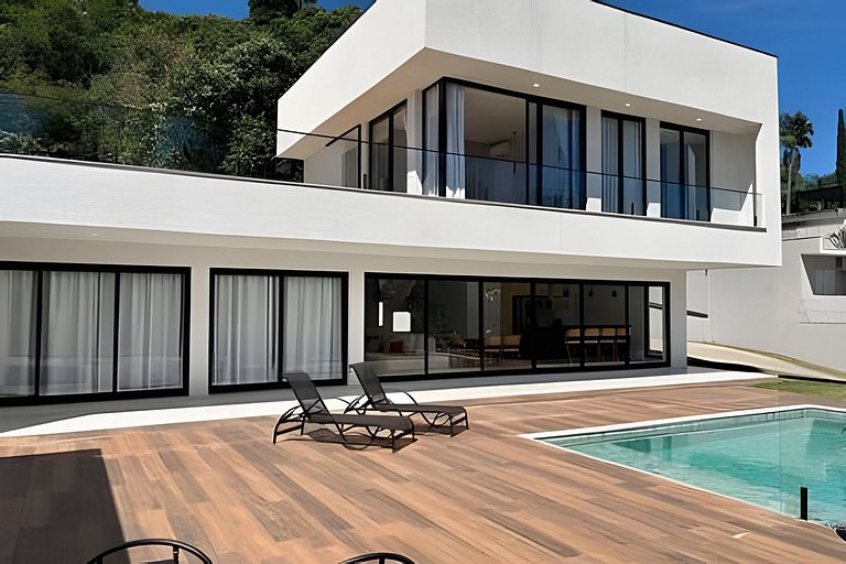 Vista panorâmica | 3 suítes, piscina e gourmet