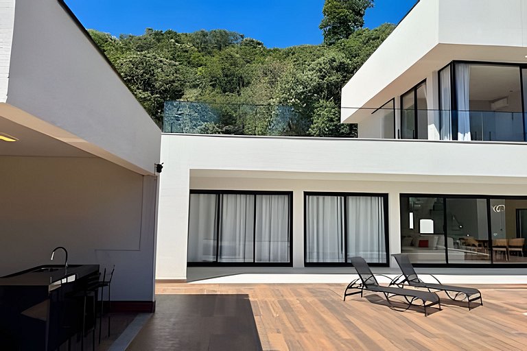 Vista panorâmica | 3 suítes, piscina e gourmet